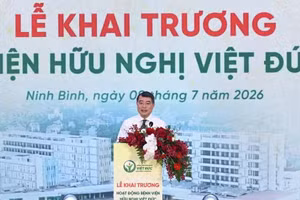 Prime Minister Le Minh Hung delivers remarks at the inauguration ceremony for Viet Duc University Hospital's second campus in Ninh Binh province. (Photo: NDO)