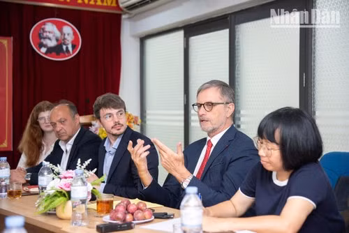 France shares lessons on sustainable tourism to protect heritage and community life. (Photo: MINH DUY)