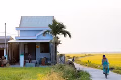 The home of Vo Thi Sieng (born 1972), which collapsed due to severe flooding in 2025, has now been rebuilt and handed over on this occasion.