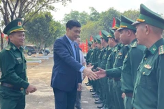NA Vice Chairman Vu Hong Thanh extends Tet greetings to officers and soldiers of Ia O Border Post