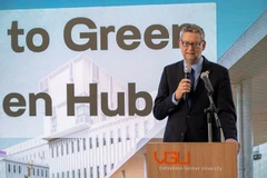 The German Agency for International Cooperation (GIZ)'s Managing Director Thorsten Schäfer-Gümbel speaks at the working session with the Vietnamese-German University. (Photo: VNA)