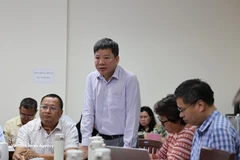A member of the inspection delegation from the Ministry of Agriculture and Environment speaks at the meeting. (Photo: VNA)