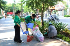 Ha Noi launches citywide environmental cleanup campaign to celebrate National Day (Photo: hanoimoi.vn)
