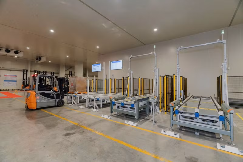 An automated goods import-export robot system at the Long An cold storage facility.