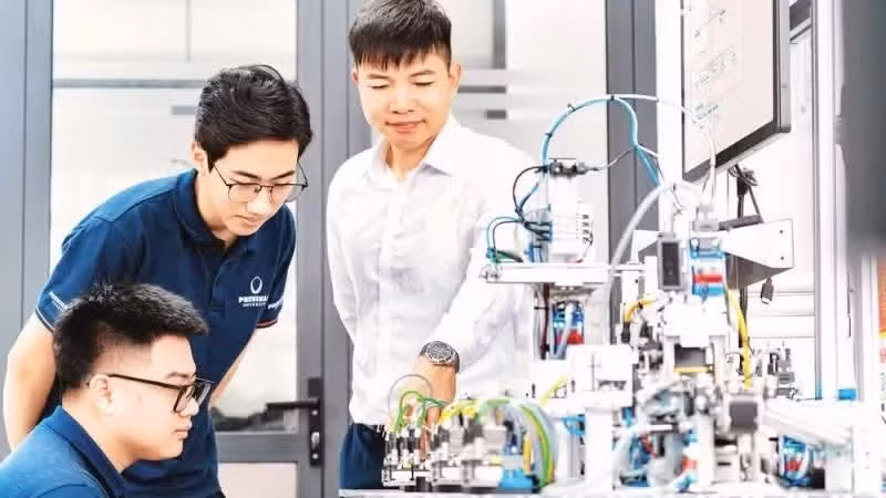 Research and practice activities at Phenikaa University. (Photo: VU THOM)