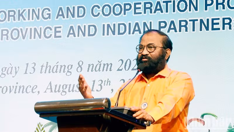 Kukunuru Ranga Readdy, head of the Indian delegation, speaks at the programme. (Photo: Mai Van Bao)