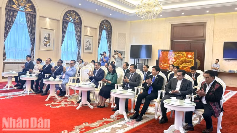 Ambassadors and representatives of ASEAN member states and the ASEAN-China Centre attend the event. (Photo: HUU HUNG)