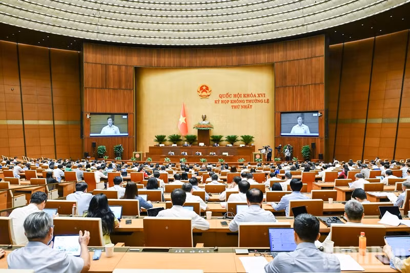 The National Assembly convenes a plenary session in the hall. (Photo: nhandan.vn)