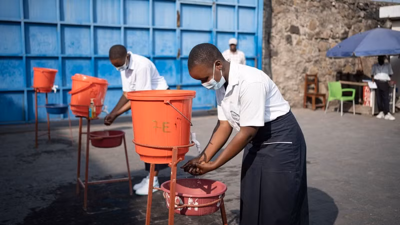 People wash their hands to prevent Ebola infection in Goma, the Democratic Republic of the Congo, on May 19, 2026. (Photo: Xinha/VNA)