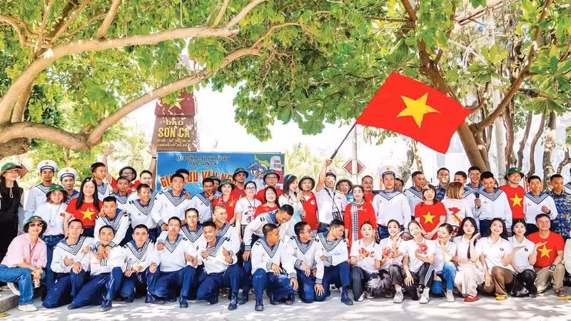 Green trees in Truong Sa mark sovereignty with life. (Photo: MY HA)