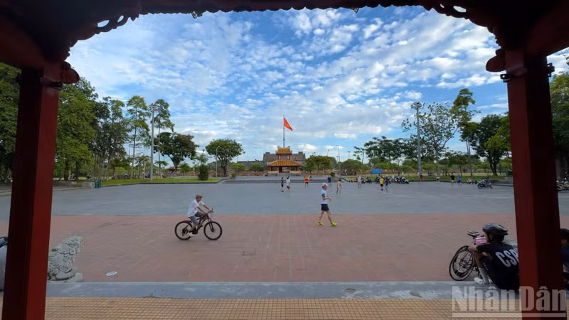 viet-nam-tien-buoc-hue-14825-2.jpg