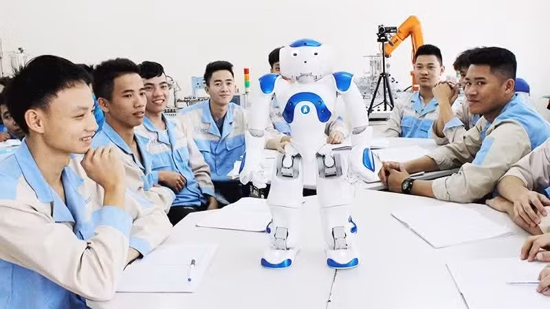 Many laboratories for robotics, automation, intelligent transport, sensors and related fields have received strong investment at educational institutions. (Photo: NGUYEN NAM)