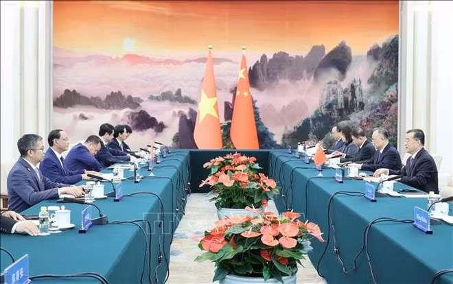 At the talks between Vice Chairman of the Vietnamese National Assembly Tran Quang Phuong and Zhang Qingwei, Vice Chairman of the Standing Committee of the National People's Congress of China. (Photo: VNA)