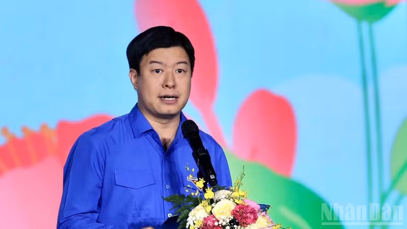 Le Hai Long, Standing Vice Chairman of the Central Council of the Ho Chi Minh Young Pioneer Organisation, speaks at the opening of the first National Children’s Festival 2026.