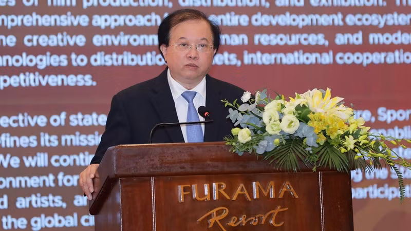 Ta Quang Dong, Deputy Minister of Culture, Sports and Tourism, speaks at the workshop.