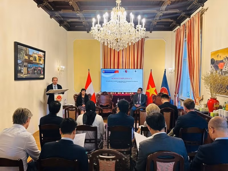 VAST Vice President Prof. Dr. Tran Tuan Anh speaks at an event in Vienna. (Photo published by VNA)