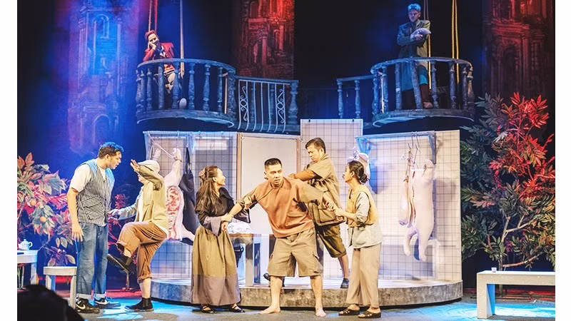 A scene from “Truong Ba's Soul in the Butcher's Body”. (Photo: VIET NAM YOUTH THEATRE)