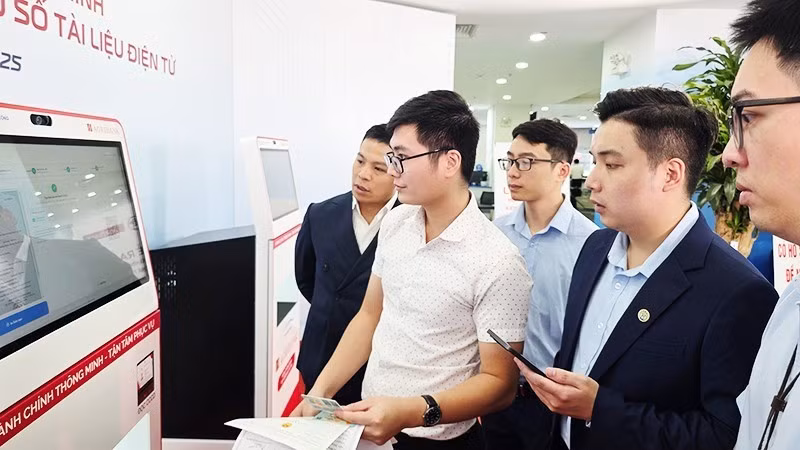 The AI Law opens up opportunities for startups to experiment and create products that truly serve everyday life. Photo: NGUYET ANH