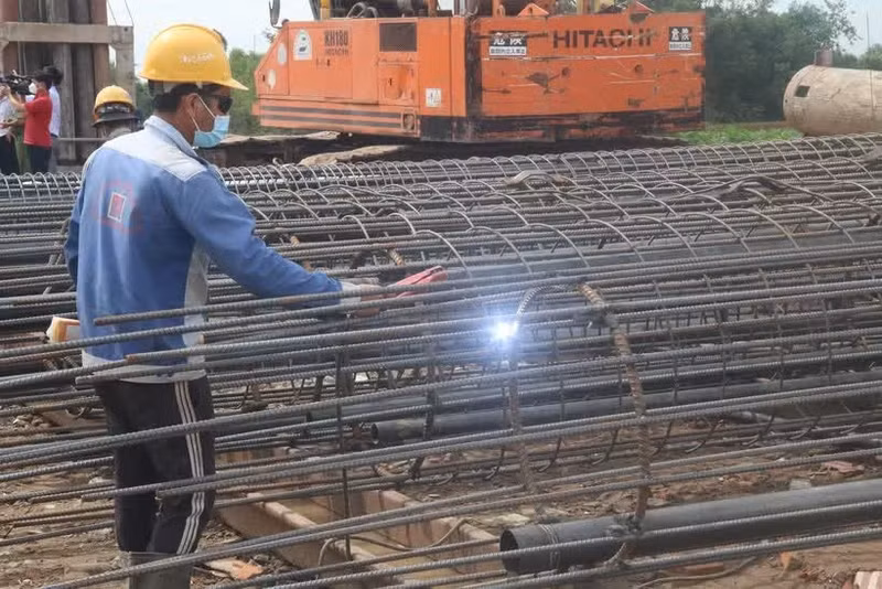 The processing and manufacturing sector remains the largest recipient of new projects. (Photo: VNA)