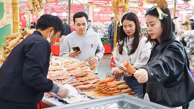 Domestic consumption continues to be a bright spot, rising 8.45%. (Photo: BAC SON)