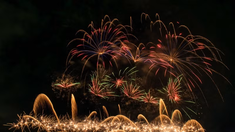 Fireworks performances by Team Da Nang (Viet Nam) and Team China.
