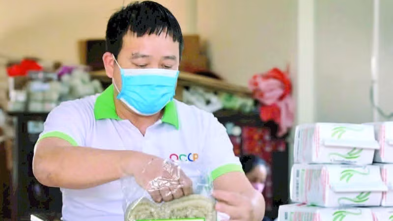 Chu rice noodles being produced and packaged at Thuan Hung Cooperative. (Photo: nhandan.vn)