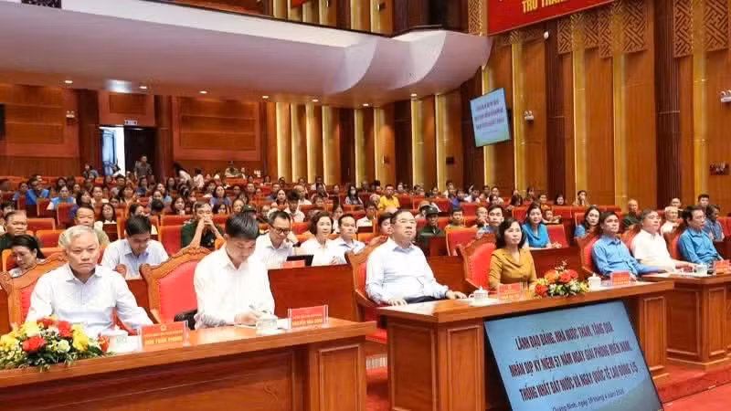 Permanent Deputy Prime Minister Pham Gia Tuc and the delegation attended the programme.