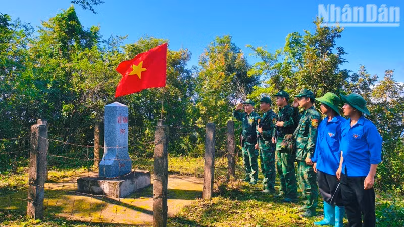 During this period, the Son La Border Guard regularly deploys forces to patrol and disseminate information to people in border areas. (Photo: QUOC TUAN)