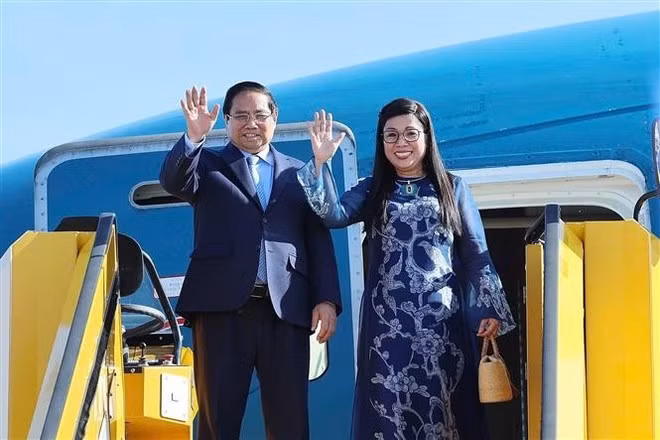 PM Pham Minh Chinh and his spouse leave Stockholm for Hanoi, successfully concluding their official visit to Sweden. (Photo: VNA)