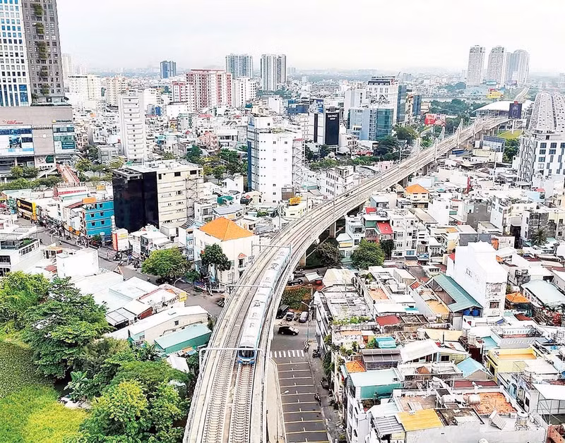 Metro Line No. 1 Ben Thanh-Suoi Tien has been in operation since December 2024, with operating capacity exceeding its design capacity. (Photo: THE ANH)