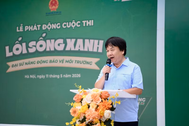 Phan Viet Hung, Deputy Editor-in-Chief of Thieu Nien Tien Phong va Nhi Dong Newspaper, speaks at the launch ceremony.
