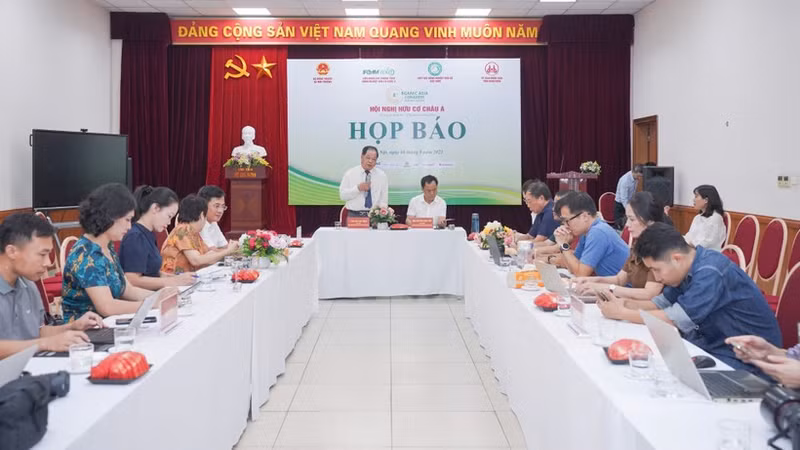 Overview of the press conference on the 8th Organic Asia Congress 2025. (Photo: nhandan.vn)