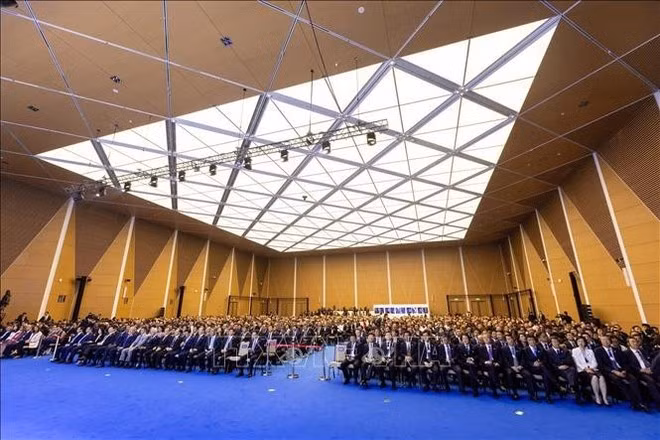 Participants in the opening plenary (Photo: VNA)