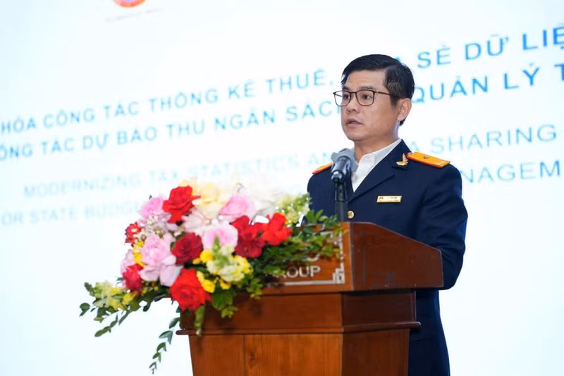 Deputy Director General Vu Chi Hung delivers the opening remarks.