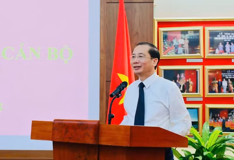 Associate Professor Dr Nguyen Ba Chien, Secretary of the Party Committee and Director of the Academy of Public Administration and Governance.