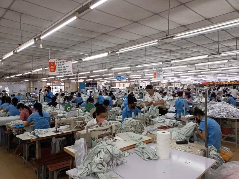Production of textile and garment products for export at Hoa Tho Textile and Garment Joint Stock Corporation.
