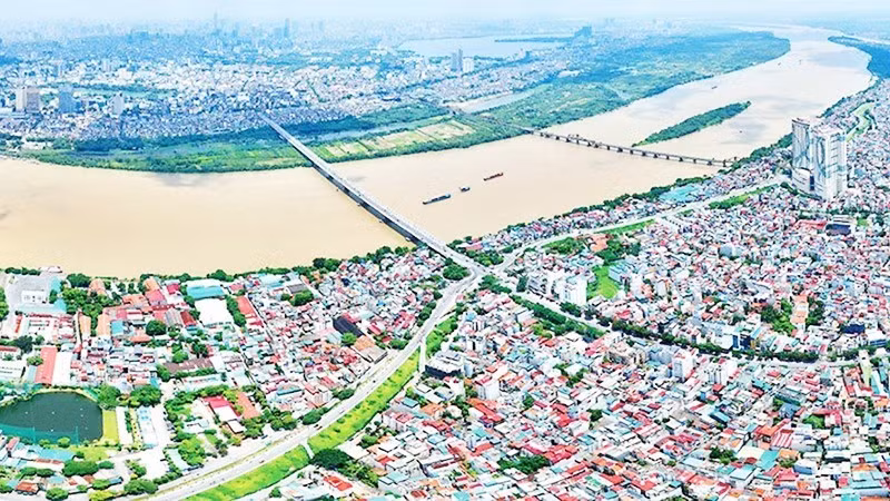 Development along both banks of the Red River needs to thoroughly address questions relating to local livelihoods and the preservation and promotion of historical and cultural traditions.