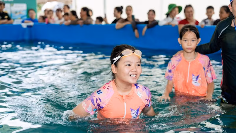 The joy of children in the swimming class.