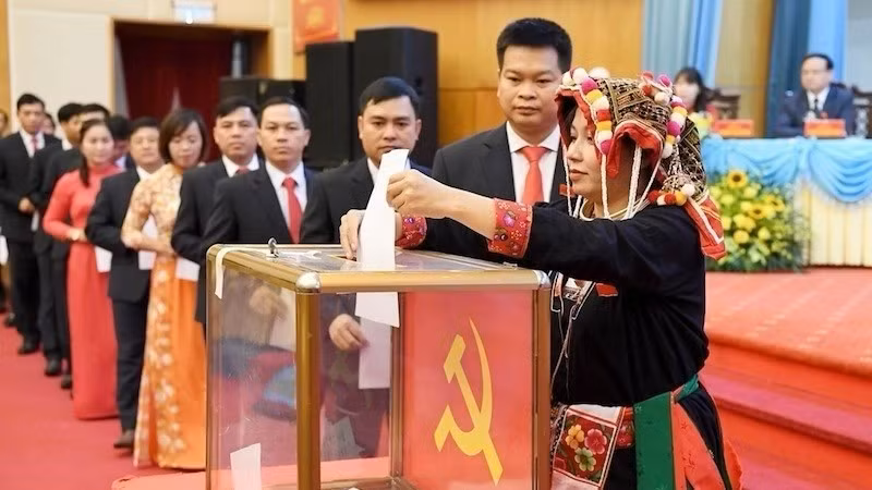 “Setting an example” was identified by President Ho Chi Minh as a leadership method of the Party and an essential component of Party culture. (Photo: Hoang Lam)