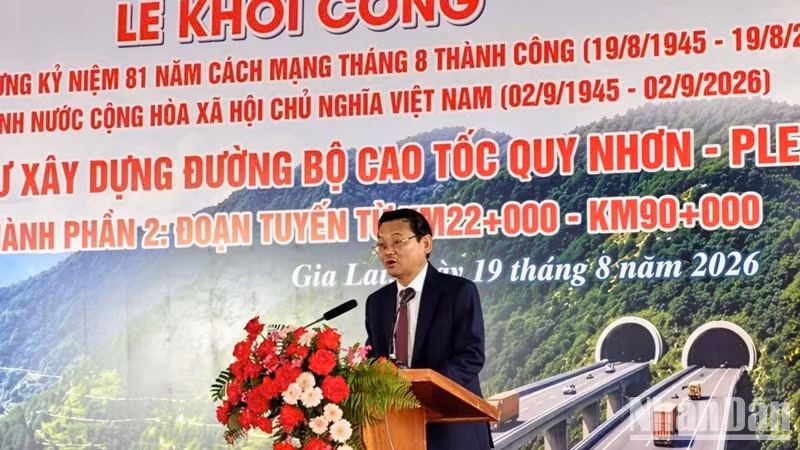Nguyen Tu Cong Hoang, Vice Chairman of the Gia Lai Provincial People’s Committee, speaks at the groundbreaking ceremony. (Photo: LUONG TUNG)