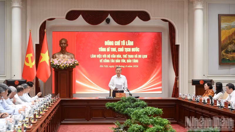 At the working session with the Ministry of Culture, Sports and Tourism. (Photo: nhandan.vn)