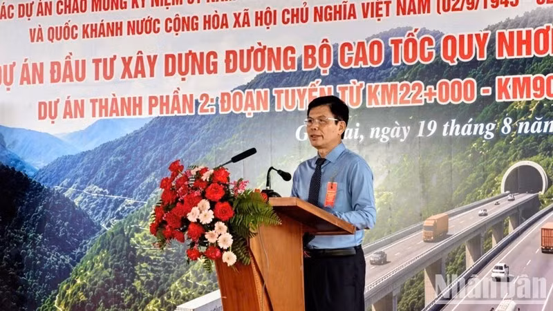 Deputy Minister of Construction Le Anh Tuan speaks at the ceremony. (Photo: LUONG TUNG)