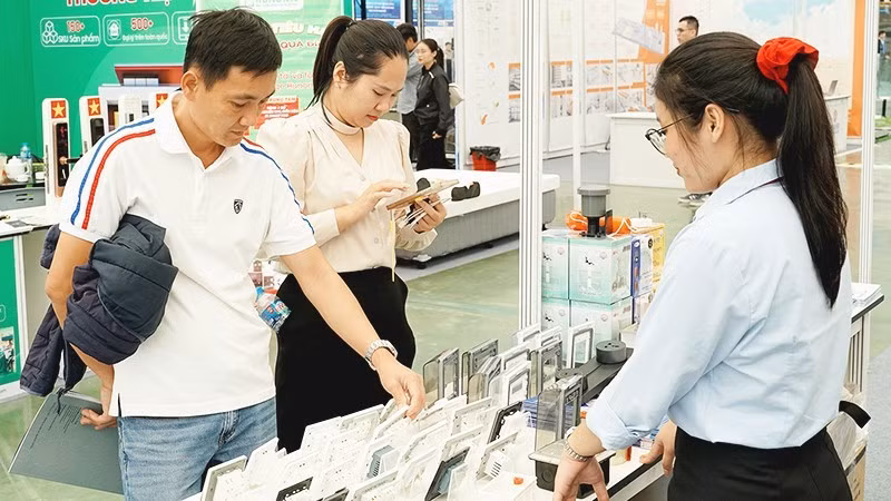 The tax reduction will help business households expand markets or reduce outstanding debt and interest costs. Photo: NAM NGUYEN