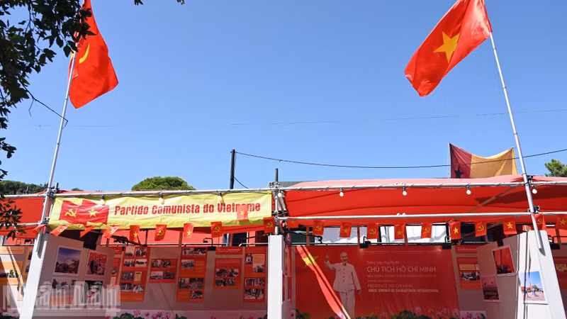 Moving images of President Ho Chi Minh and a vivid picture of a Viet Nam confidently entering the era of the nation’s rise captivated and profoundly moved international friends at the 50th Avante Festival.