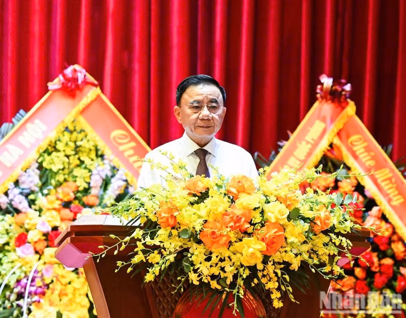 Politburo member and Standing Member of the CPV Central Committee’s Secretariat Tran Cam Tu speaks at the opening ceremony of the 2026-2027 academic year at the Ho Chi Minh National Academy of Politics on September 8. (Photo: nhandan.vn)
