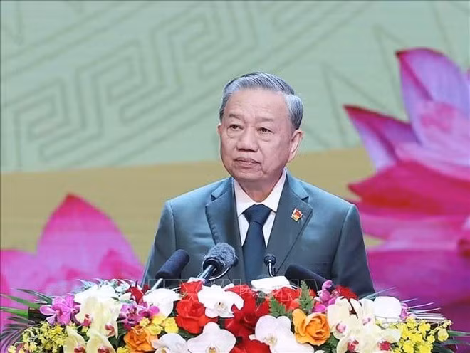 Party General Secretary To Lam, Secretary of the Central Military Commission, delivers a speech marking the 80th anniversary of the Viet Nam People’s Army and the 35th All-People’s National Defence Festival. (Photo: VNA)