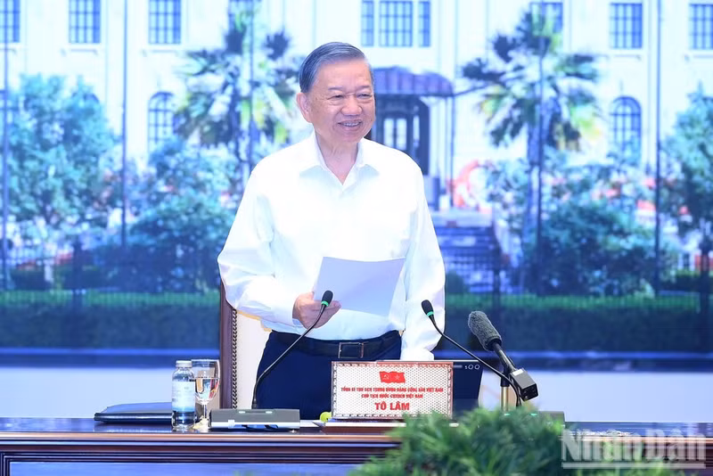 General Secretary of the Communist Party of Viet Nam (CPV) Central Committee and President To Lam speaks at the working session with the Government’s Party Committee and relevant agencies on the national strategy for attracting, utilising and developing talents. (Photo: NDO)