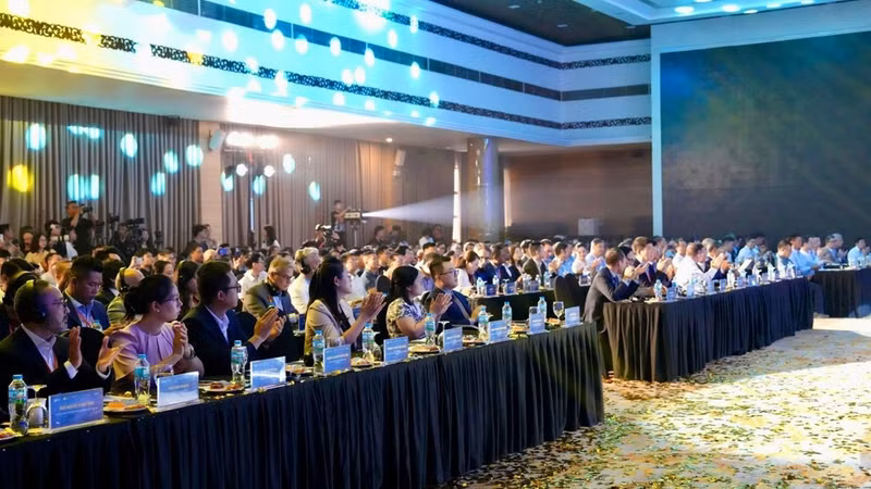 Delegates attend the Viet Nam Real World Asset Summit 2026.