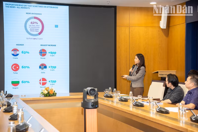 Dr Bich Ngoc recommended that press agencies transform into “multi-service business companies.”