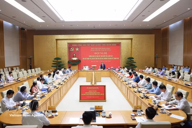 The conference adopts draft findings of teh Politburo and Secretariat's inspection of the Government Party Committee's Standing Board. (Photo: VNA)